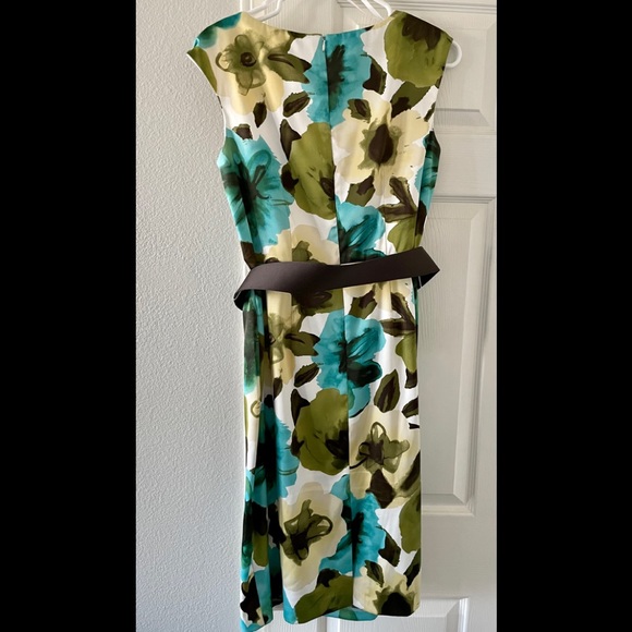 Dress - Picture 6 of 7